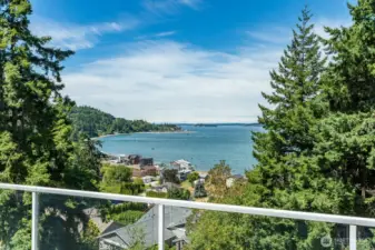 Superb View from each deck that looks over Utsalady Bay! Beautiful Sunsets too!