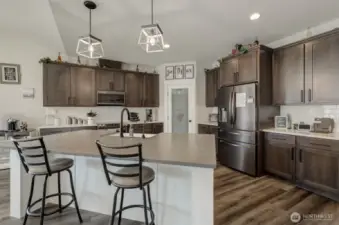 Premium appliances and tile backsplash