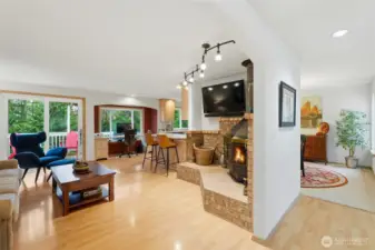 Main lvl - Living rm + Kitchen + Deck