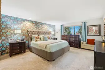 Primary Bd + ensuite 5-piece bathroom