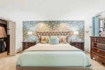 Primary Bd + ensuite 5-piece bathroom