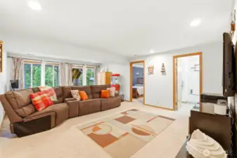 Lower Lvl - Versatility w/ 2nd family/flex rm