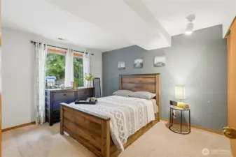 Lower lvl - 4bd w/ closet