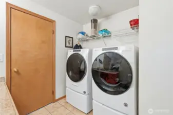 Lower Lvl - Laundry rm
