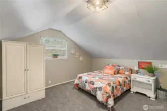 2nd floor guest room