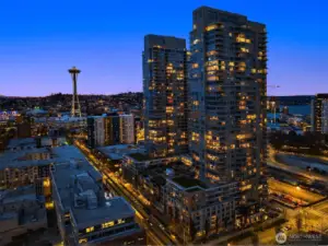 Incredible location, sweeping views, and world-class amenities make Insignia one of Seattle’s most sought-after luxury high-rises!