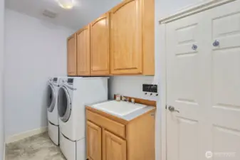 Laundry/mud room leads to garage