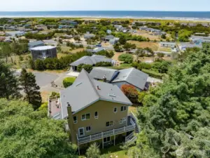 The great Pacific Ocean is your home's front view.