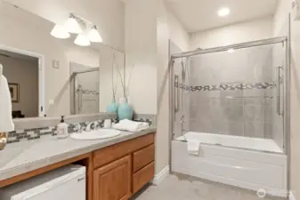 The amazing one bed one full bath for your guest that visit.  This is a first come first to use for up to 6 night for a low cost.