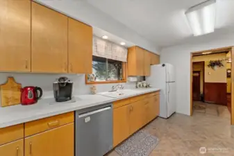 Spacious kitchen with sit up bar