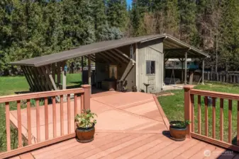 Spacious deck overlooking the backyard