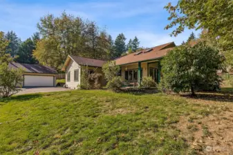 Spacious yard to entertain or garden to your hearts delight