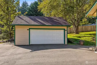 Detached garage