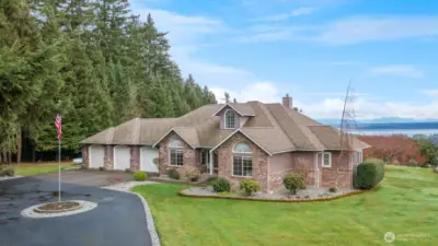 Welcome Home to 23 Whitehorse Court, named after Whitehorse Mountain, a peak near the western edge of the North Cascades prominently in view across the water.