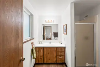 The en suite 3/4 bathroom.