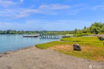 Community boast launcd and dock