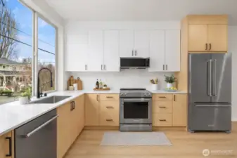 Virtual staging - fantastic kitchen flooded with natural light