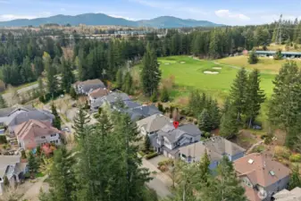 Private with no front or back neighbors