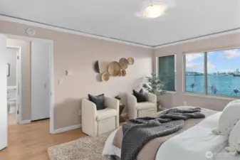 The primary bedroom faces downtown and Elliott Bay; fall asleep to the twinkling city lights and wake up to the sunrise over the Cascades!
