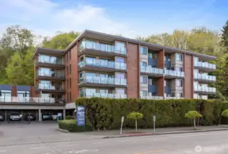 Harbor Park has two wings, and our unit is in the North wing (to the right when you pull into the guest parking area behind the large hedge).