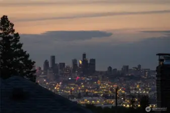 Gorgeous Sweeping night city views