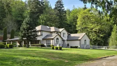 Mountain views and secluded 20 acres surround this well designed custom 3 bedroom 2.5 bath 3128 sq ft home with a chef's kitchen, 2 dining rooms, 2 living rooms, a massive covered patio, bonus rooms and a 3 car garage!