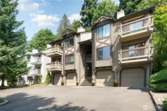 This well-maintained 4-plex offers four spacious units, each featuring 2 bedrooms and 2 bathrooms.