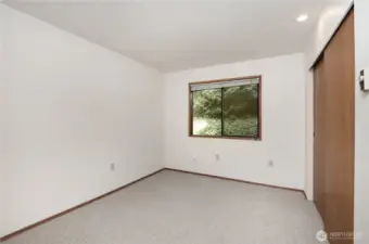Guest bedroom.