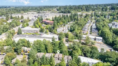 Close to downtown Kirkland which offers trails, restaurants, & shopping.