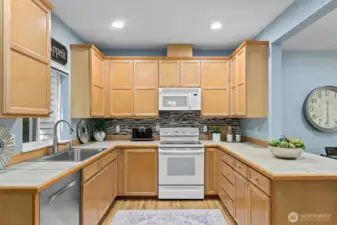 Kitchen with peninsula breakfast bar