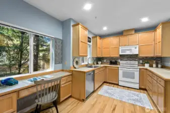 Hardwood floors & maple cabinets