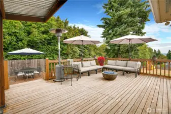 Fire up the grill, pour a drink, and settle in! When it’s sunny afternoon sips or late-night bubbly, the conversation flows as easily as the good times.