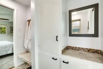 This bath as practical as it is polished, offering abundant storage to keep essentials tidy and out of sight. Just a few steps from the primary bedroom.