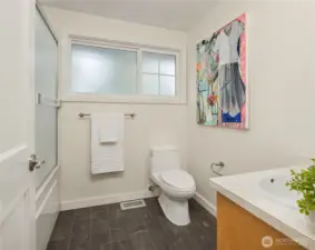 Secondary main floor bathroom
