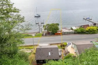 DOCK IS NOT A PART OF THIS HOME!!