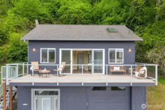 Lovely Street Appeal! Note the Stairwell to directly access the Upper Level.