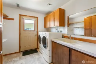 Large Laundry and Mud Room  Appliances Stay