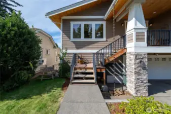 2015 Craftsman offering 3145 sf