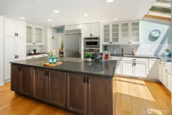 Spacious Island with ample storage on both sides