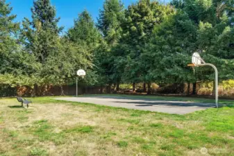 1 of 3 adjacent open-space pocket parks