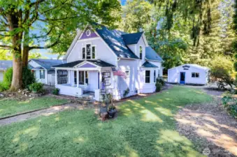Craftsman with Original Charm + 800 sqft Pole Building/Shop