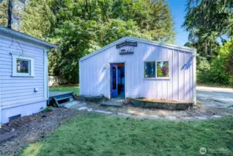 800 sqft Shop - Parks 3 Cars/Trucks