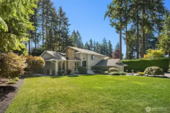 Newer Roof, newer water heater, heat pump & A/C.  Great location close to schools, downtown Redmond, and easy access to 520 & Microsoft!