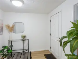 Welcoming entry area with ample space!