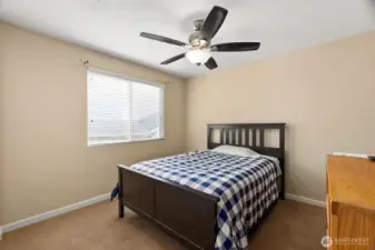 3rd bedroom- fans in every room!