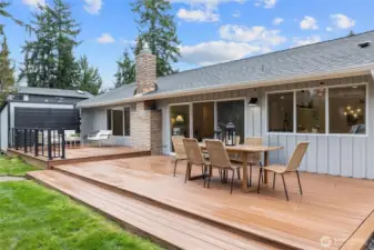 Large trex deck, Great for entertaining!