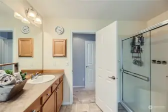 Primary bath, shower w/ glass doors