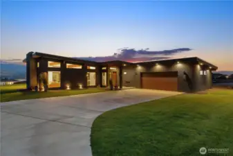 Front of home shot twilight with amazing Desert Aire sunset.