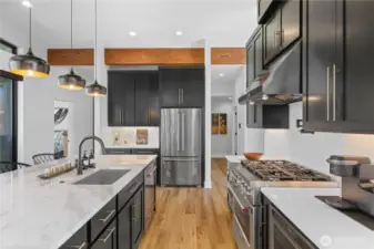 Chefs kitchen great for entertaining.