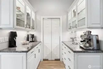 Butler Pantry between gourmet kitchen and Large formal dining